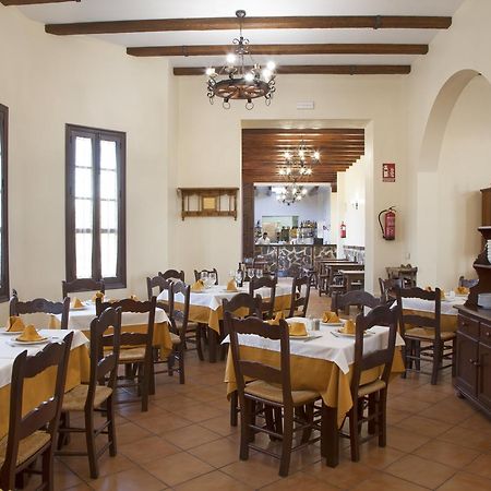Hotel Puerta De La Sierra Puerto Serrano Bagian luar foto