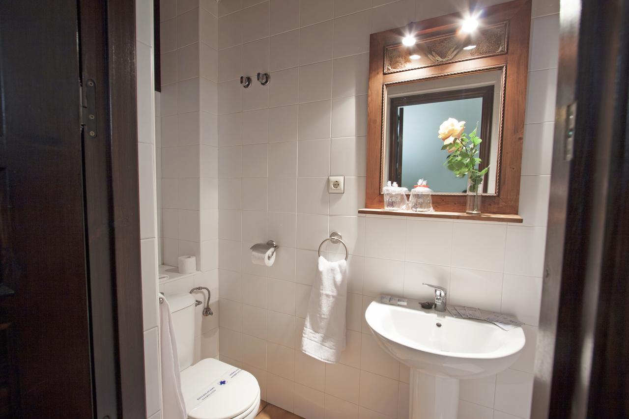 Hotel Puerta De La Sierra Puerto Serrano Bagian luar foto